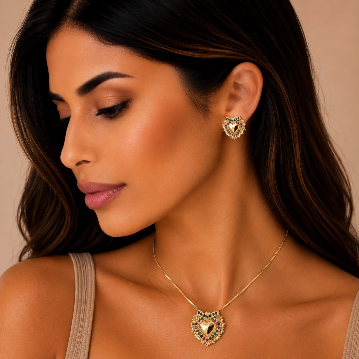 Conjunto Coração Liso Com Detalhes + Laço e Zirconias coloridas.