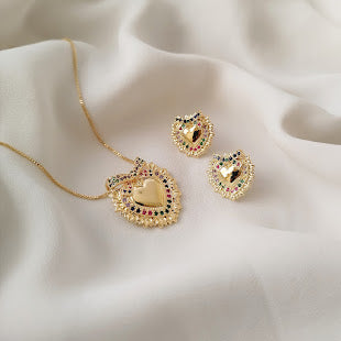 Conjunto Coração Liso Com Detalhes + Laço e Zirconias coloridas.